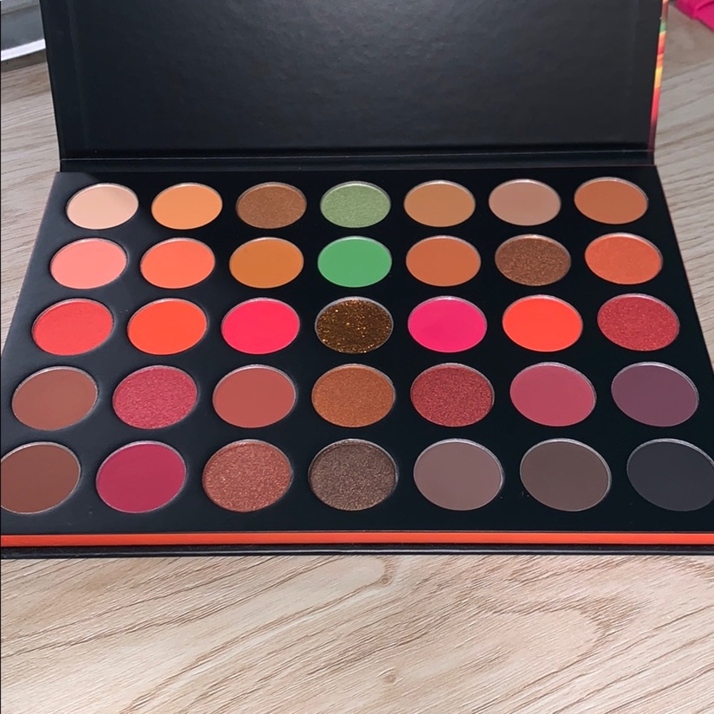 Swatched morphe pallet